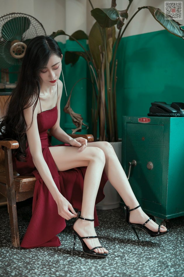 [尤蜜丝]穿搭写真 NO.015[70P+1V／306MB]