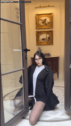 【独家破解资源】秀人网 玥儿玥 脱衣诱惑花絮 蕾丝内衣透奶 乳晕 很性感3V+81P